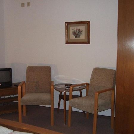 Brauhaus Zils Braeu Hotel Restaurant Fohren Room photo